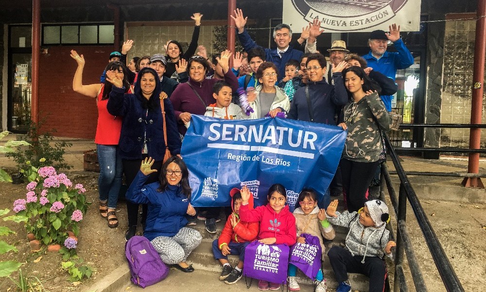 Familias de Paillaco viajan con programa de Sernatur y disfrutan del verano en Lago Ranco
