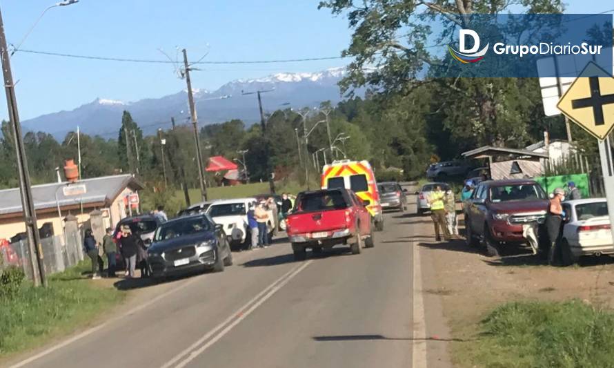 Un lesionado deja colisión entre camioneta y moto en Lago Ranco