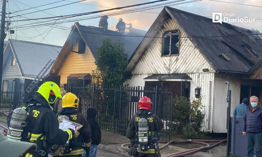 Dos familias damnificadas en Valdivia tras incendio en villa Don Max