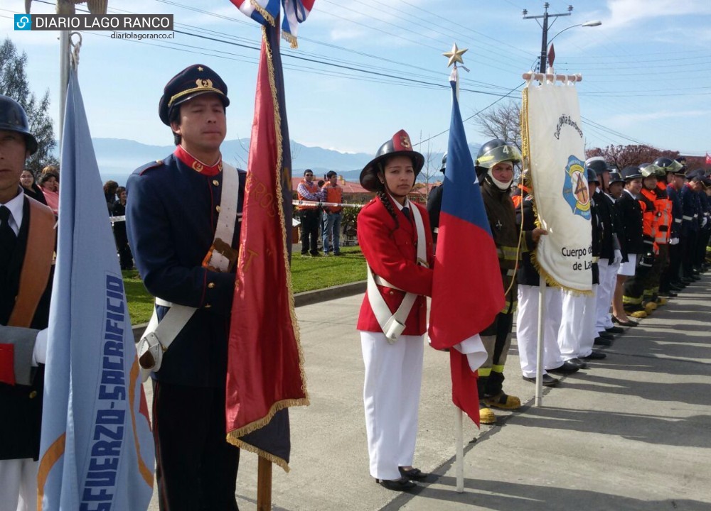 Reconocimientos e implementación marcaron aniversario del Cuerpo de Bomberos de Lago Ranco 