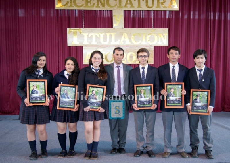 Liceo San Conrado realizó tradicional ceremonia de licenciatura y titulación