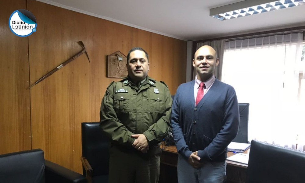 Gobernador del Ranco recibió visita protocolar de Comisario de La Unión, mayor Ricardo Gutiérrez