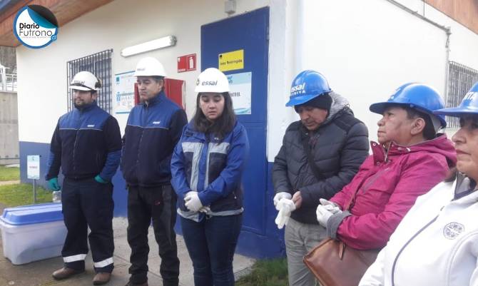 Dirigentes conocieron planta de tratamiento de aguas servidas de Essal en Futrono
