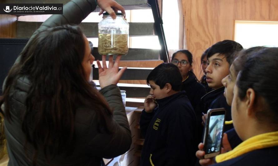 Cerca de 2400 estudiantes visitaron laboratorios científicos de la región de Los Ríos