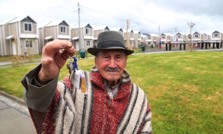 160 familias de Río Bueno recibieron las llaves de su casa propia