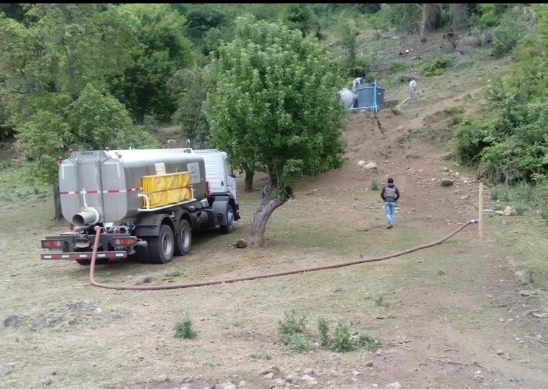 Camión aljibe del municipio de Lago Ranco comenzó con la distribución de agua para sectores con déficit 