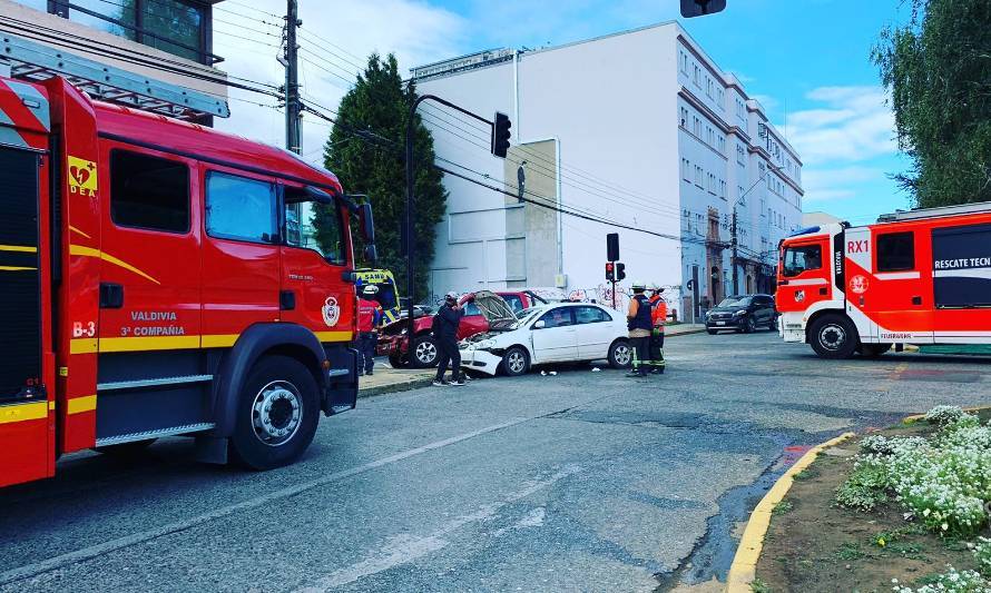Se reporta accidente vehicular en pleno centro de Valdivia