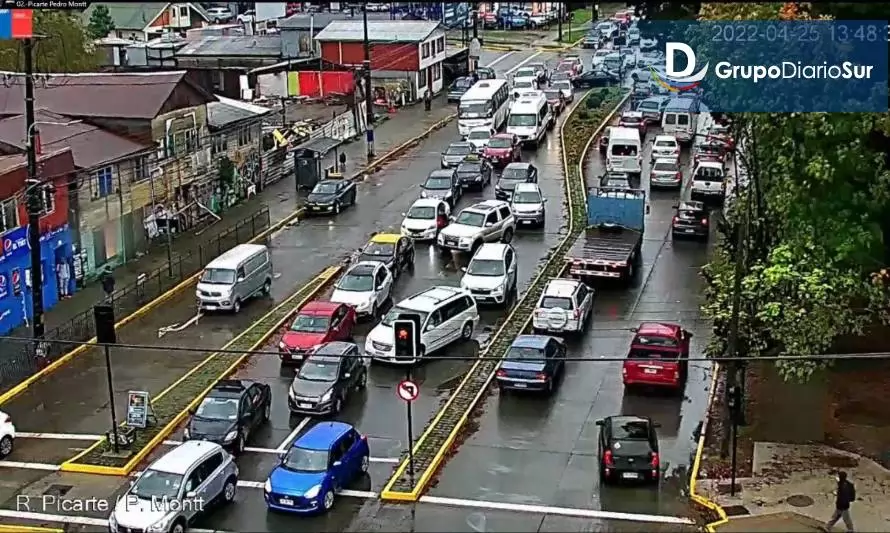 Reportan alta congestión vehicular a la entrada del puente Calle Calle