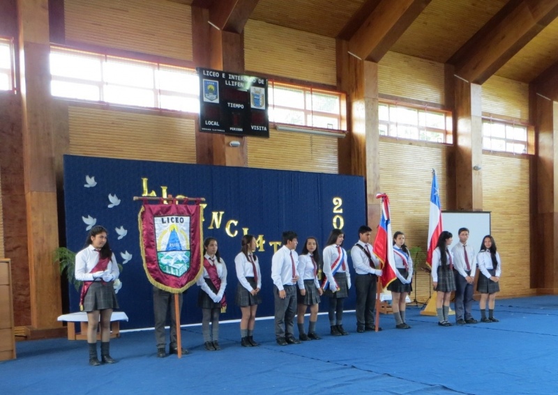 Imágenes: Liceo Rural Llifén despidió a sus 4° medios en emotiva ceremonia
