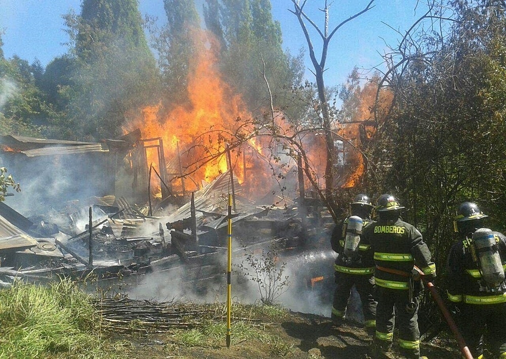Pareja de Adultos Mayores pierde su casa en incendio ocurrido en Barraca Ruiz, Lago Ranco