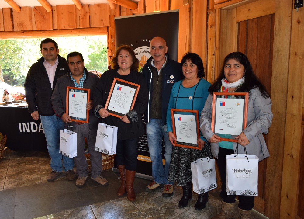 Agricultores de Los Ríos fueron acreditados con sello Manos Campesinas